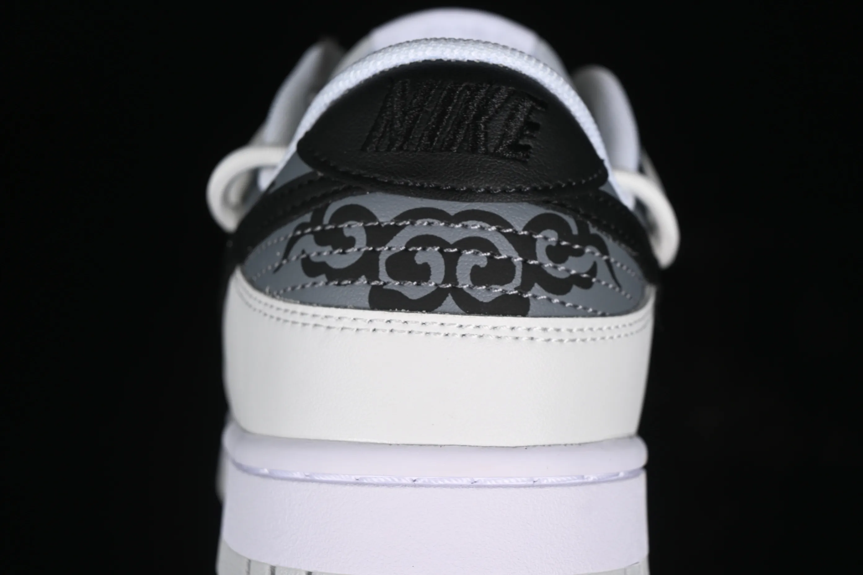All categories Nk SB Dunk series Nk SB Dunk Low low-top sneakers Nk Dunk Low Year of the Dragon limited edition CNY Qiansi Ancient Rhyme Gift Box Silver White SB strap low-top casual sneakers DV0831-101